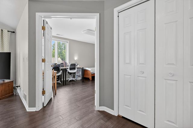 1608 E Clayton Court 1608, Arlington Heights, IL 60004