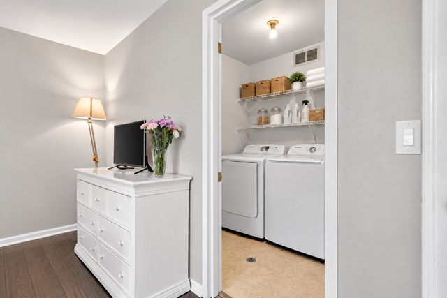 1608 E Clayton Court 1608, Arlington Heights, IL 60004