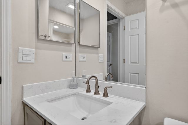 1608 E Clayton Court 1608, Arlington Heights, IL 60004