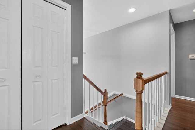 1608 E Clayton Court 1608, Arlington Heights, IL 60004