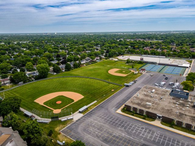 1608 E Clayton Court 1608, Arlington Heights, IL 60004