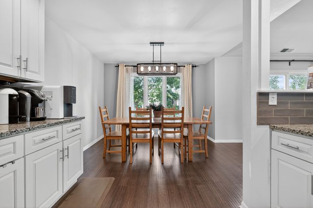 1608 E Clayton Court 1608, Arlington Heights, IL 60004