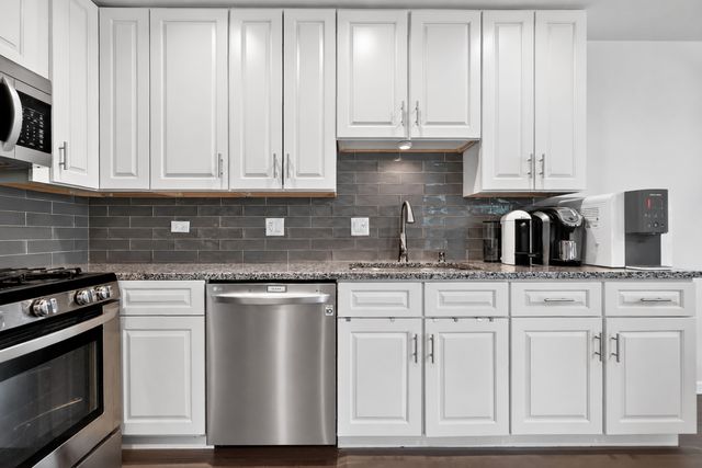 1608 E Clayton Court 1608, Arlington Heights, IL 60004