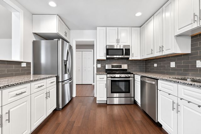 1608 E Clayton Court 1608, Arlington Heights, IL 60004