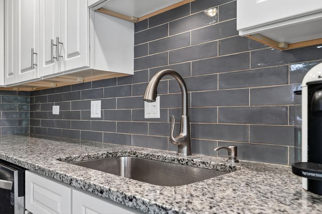 1608 E Clayton Court 1608, Arlington Heights, IL 60004