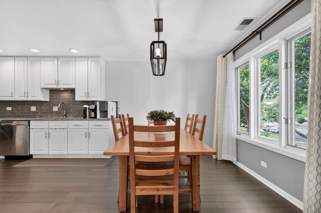 1608 E Clayton Court 1608, Arlington Heights, IL 60004