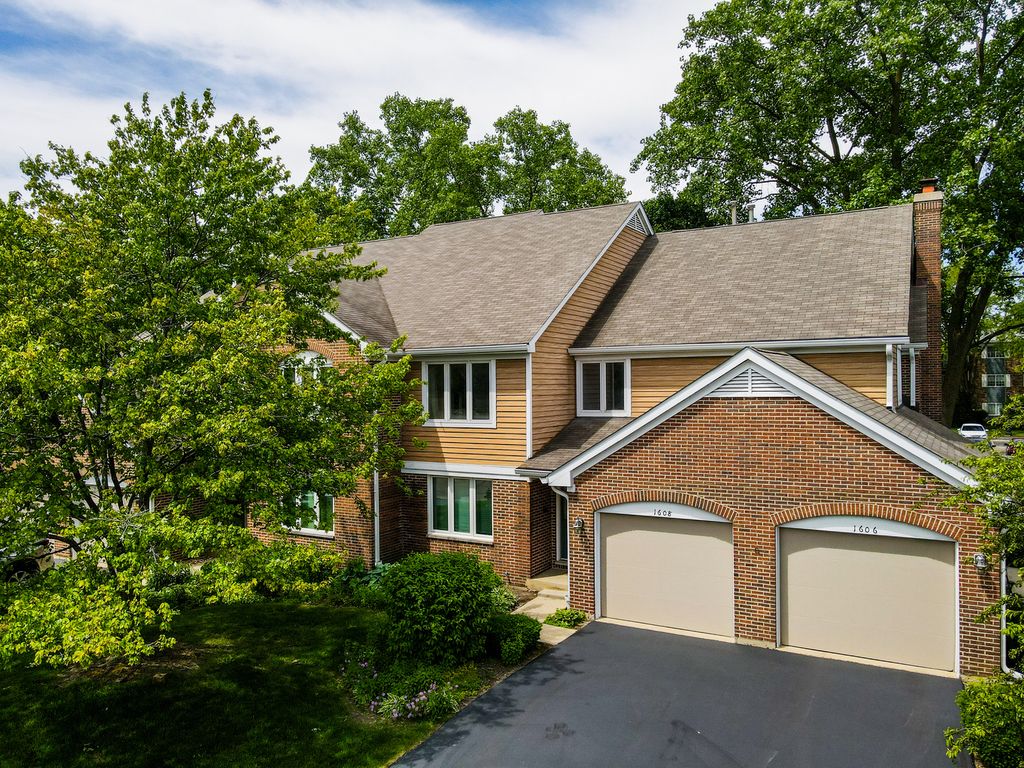1608 E Clayton Court 1608, Arlington Heights, IL 60004