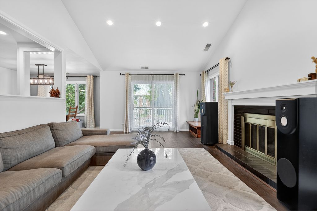 1608 E Clayton Court 1608, Arlington Heights, IL 60004 — photo 3