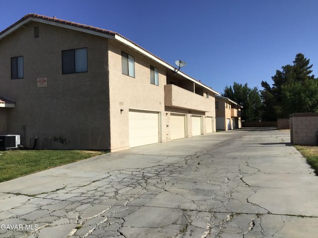 43942 E 18th Street 3, Lancaster, CA 93535