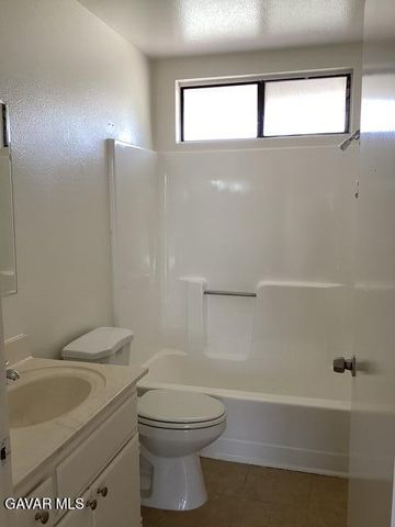 43942 E 18th Street 3, Lancaster, CA 93535