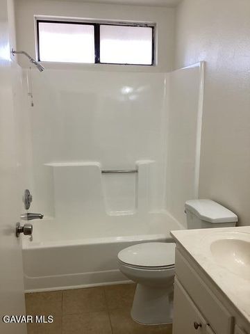 43942 E 18th Street 3, Lancaster, CA 93535