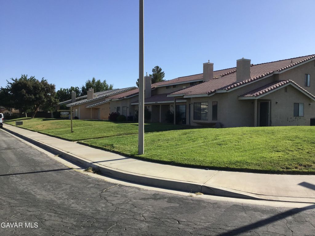 43942 E 18th Street 3, Lancaster, CA 93535