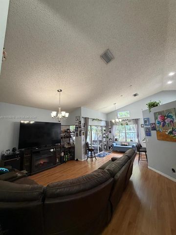 400 Somerset Way, Weston, FL 33326
