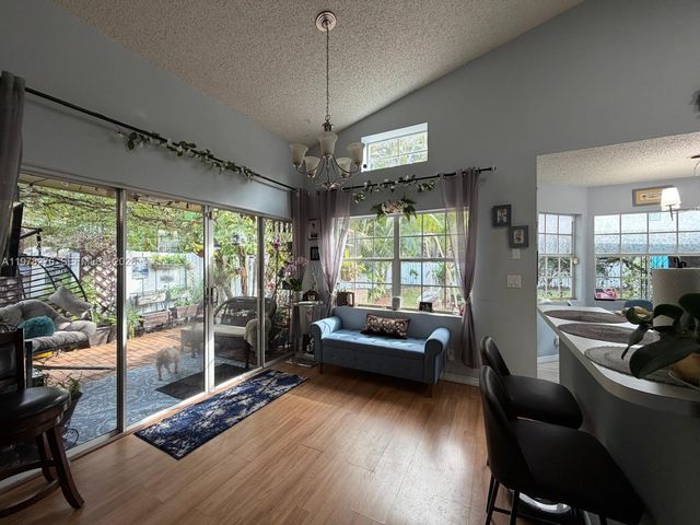 400 Somerset Way, Weston, FL 33326