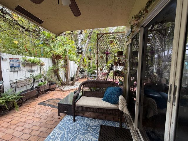 400 Somerset Way, Weston, FL 33326