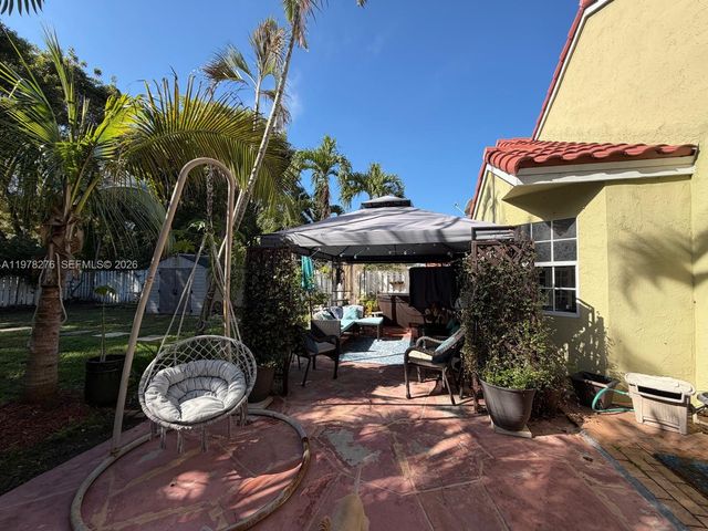 400 Somerset Way, Weston, FL 33326