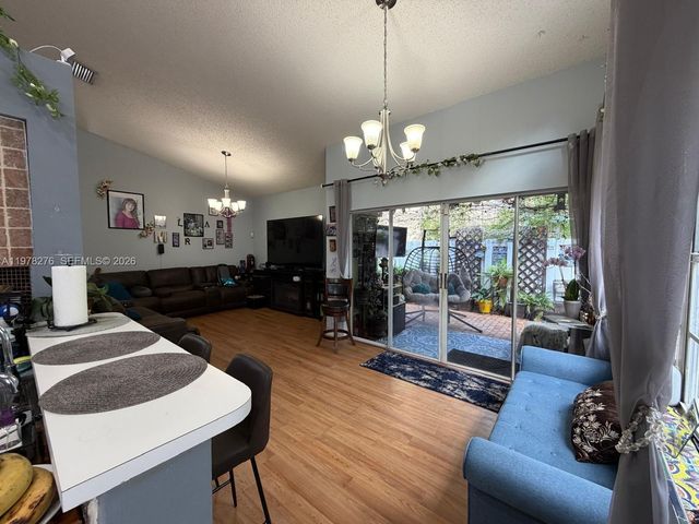 400 Somerset Way, Weston, FL 33326