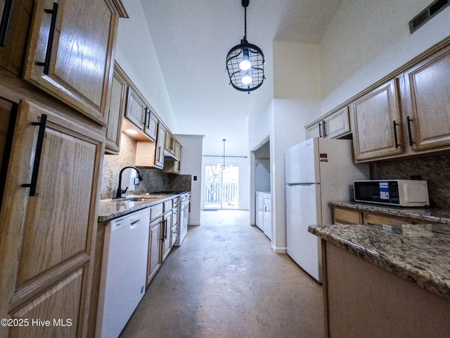 1206 Peyton Circle B, Greenville, NC 27834