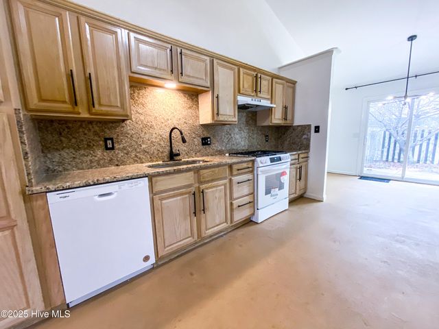 1206 Peyton Circle B, Greenville, NC 27834