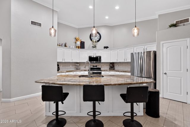 8566 W KEIM Drive, Glendale, AZ 85305