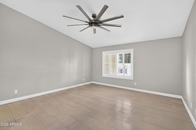 8566 W KEIM Drive, Glendale, AZ 85305