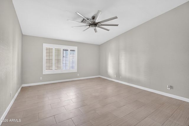 8566 W KEIM Drive, Glendale, AZ 85305