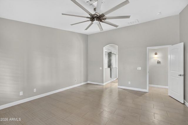 8566 W KEIM Drive, Glendale, AZ 85305