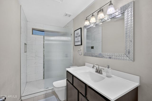 8566 W KEIM Drive, Glendale, AZ 85305
