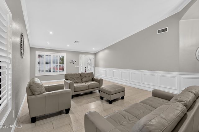 8566 W KEIM Drive, Glendale, AZ 85305