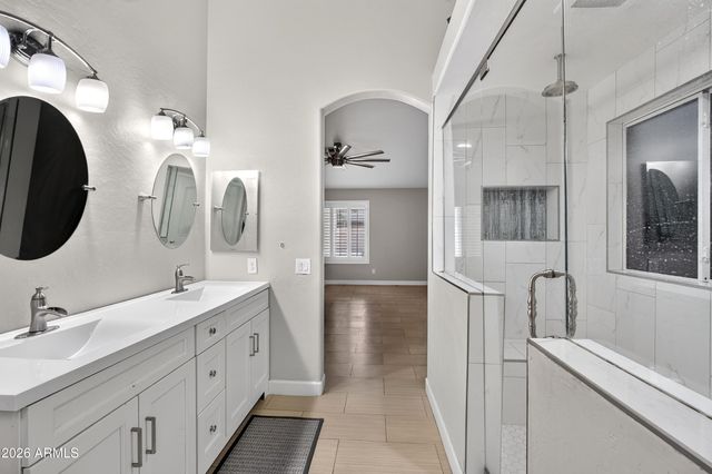 8566 W KEIM Drive, Glendale, AZ 85305