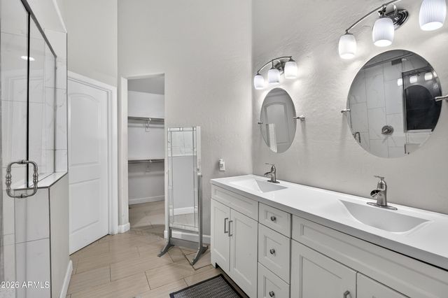 8566 W KEIM Drive, Glendale, AZ 85305