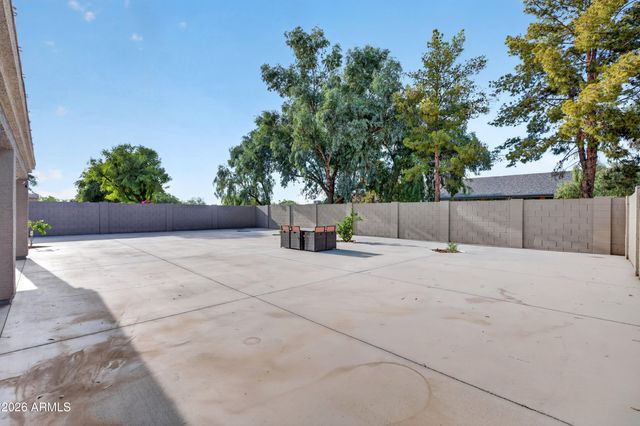 8566 W KEIM Drive, Glendale, AZ 85305