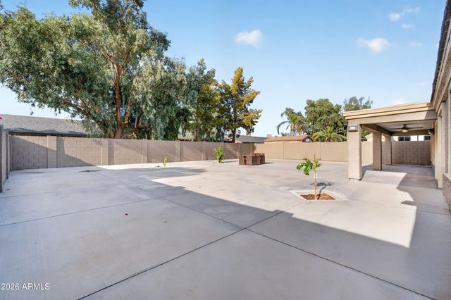 8566 W KEIM Drive, Glendale, AZ 85305