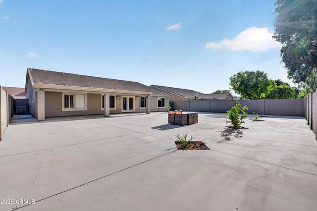 8566 W KEIM Drive, Glendale, AZ 85305