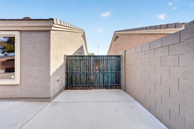 8566 W KEIM Drive, Glendale, AZ 85305