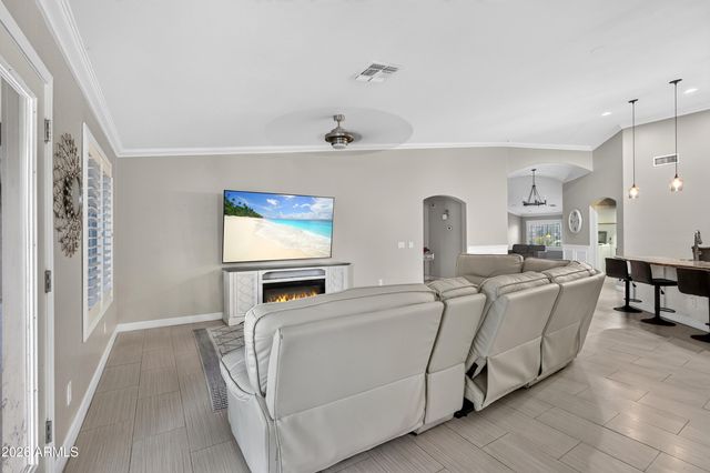 8566 W KEIM Drive, Glendale, AZ 85305