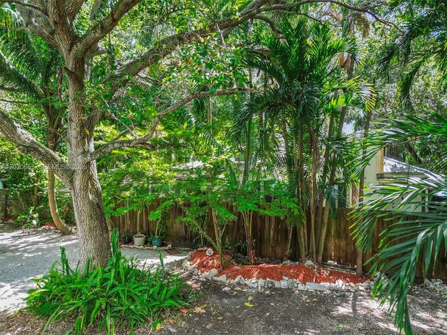 3595 Avocado Ave, Miami, FL 33133