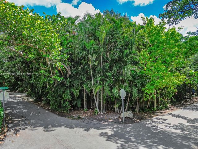 3595 Avocado Ave, Miami, FL 33133