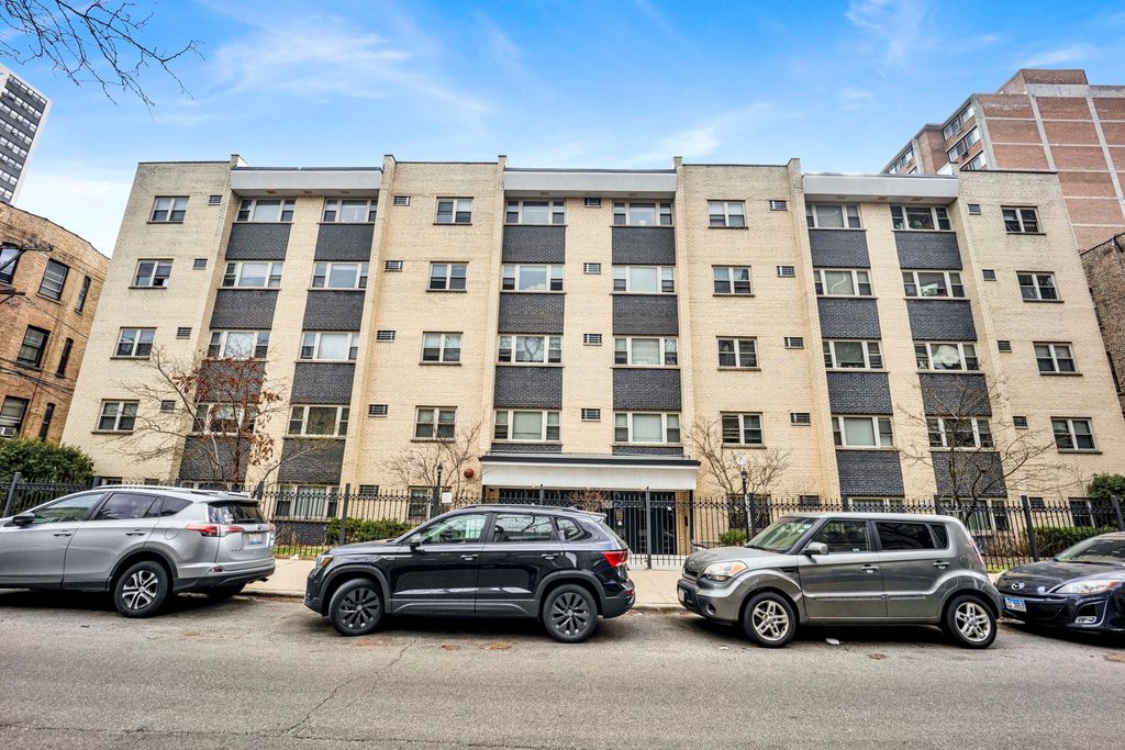 3161 N Cambridge Avenue 402, Chicago, IL 60657