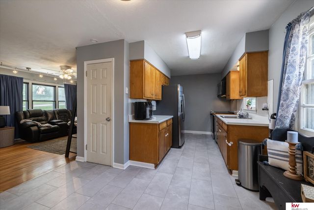 6710 Hartman Avenue, Omaha, NE 68104