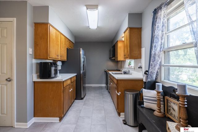 6710 Hartman Avenue, Omaha, NE 68104