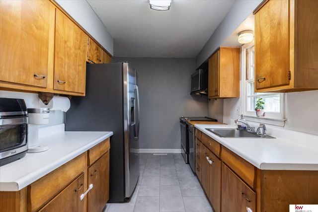 6710 Hartman Avenue, Omaha, NE 68104