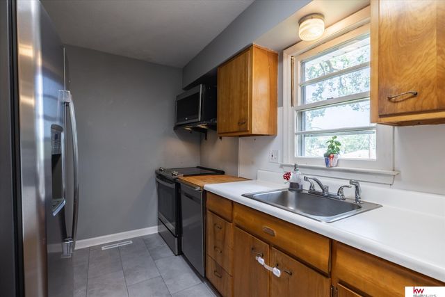 6710 Hartman Avenue, Omaha, NE 68104