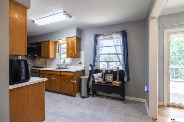 6710 Hartman Avenue, Omaha, NE 68104