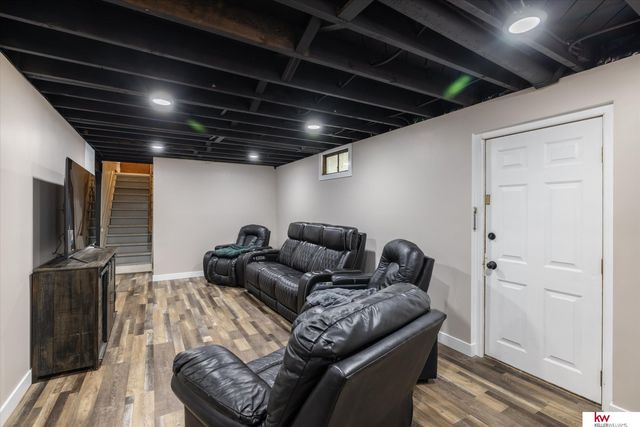 6710 Hartman Avenue, Omaha, NE 68104