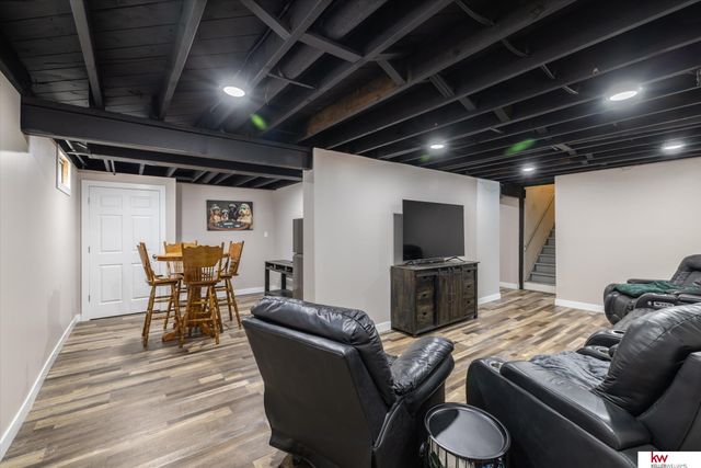 6710 Hartman Avenue, Omaha, NE 68104