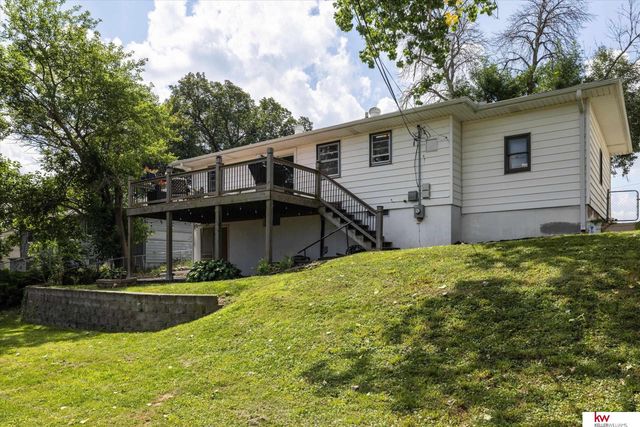 6710 Hartman Avenue, Omaha, NE 68104