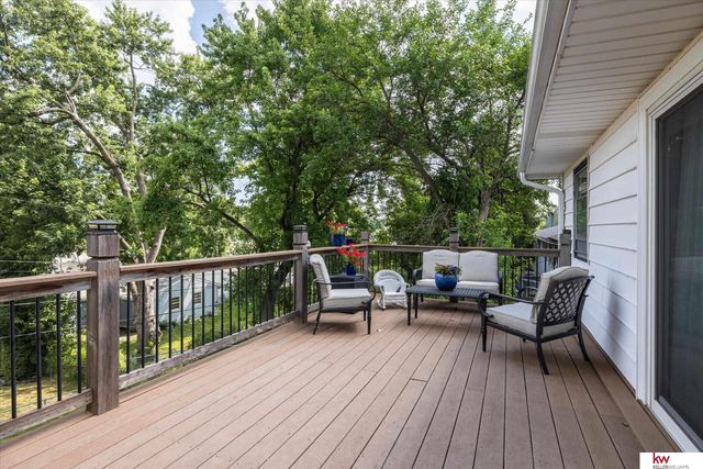 6710 Hartman Avenue, Omaha, NE 68104
