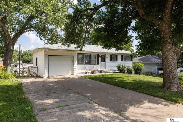 6710 Hartman Avenue, Omaha, NE 68104