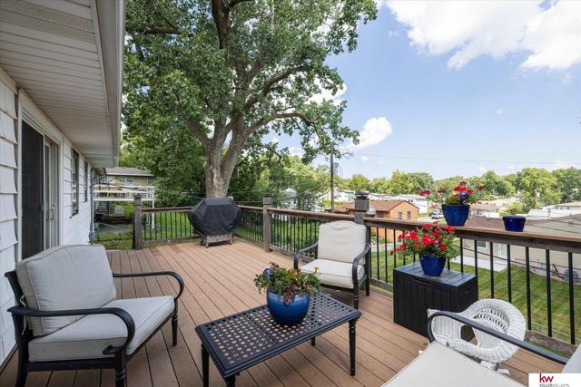 6710 Hartman Avenue, Omaha, NE 68104